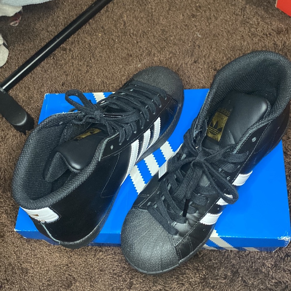 🔥 Adidas Hightop Shell Toe - Y (junior) sz 5; Women’s 6.5